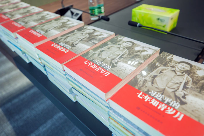 1524723110589813.jpg 3.捐贈圖書并填寫愛心卡片 (1).jpg