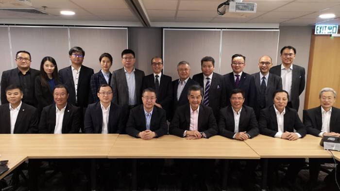 1530585726403198.jpg 周家義隨訪港團拜會梁振英2.jpg