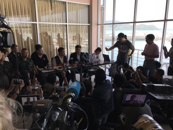 1531112579776367.jpg 中國駐泰國大使呂健現(xiàn)場新聞發(fā)布會.JPG