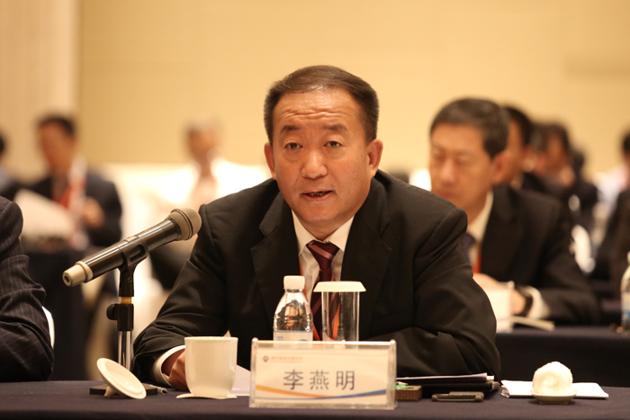 李燕明總出席座談會并發(fā)言1.jpg