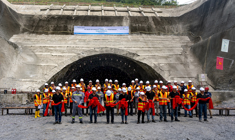 圖1 導流洞貫通剪彩儀式圖.jpg
