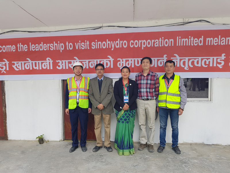 圖2 部長與業(yè)主項(xiàng)目部代表處人員合影.jpg