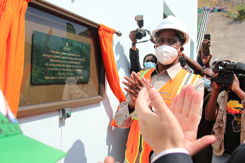 贊比亞總統為下凱富峽項目首臺機組發電官方揭牌 .JPG