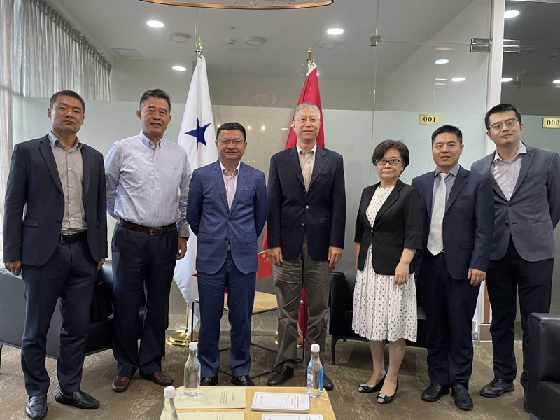 拜會中國駐巴拿馬大使魏強(qiáng).jpg