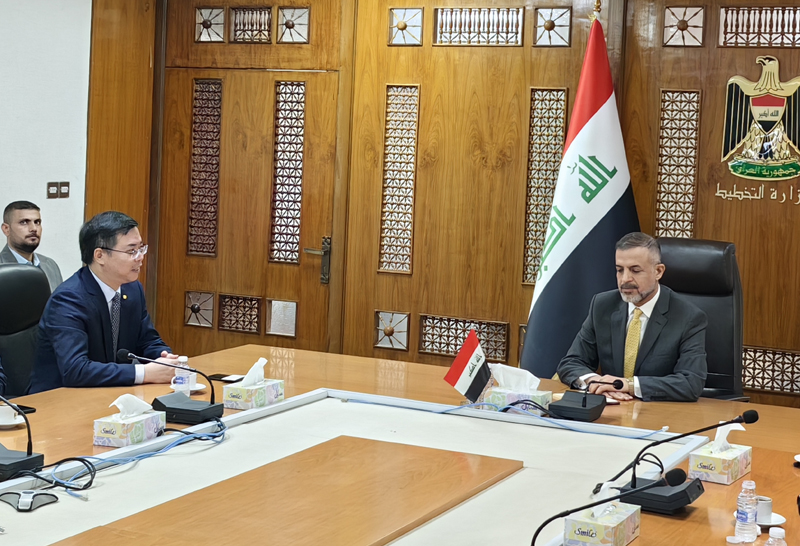 陳觀福總經(jīng)理拜會伊拉克副總理兼計(jì)劃部長1.jpg