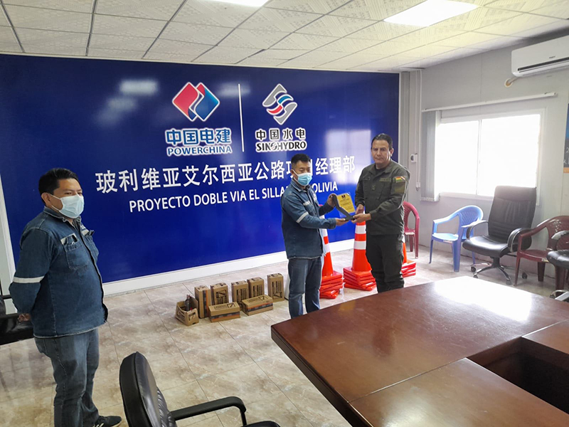 艾爾西亞公路項目部獲發榮譽獎章 3.jpg