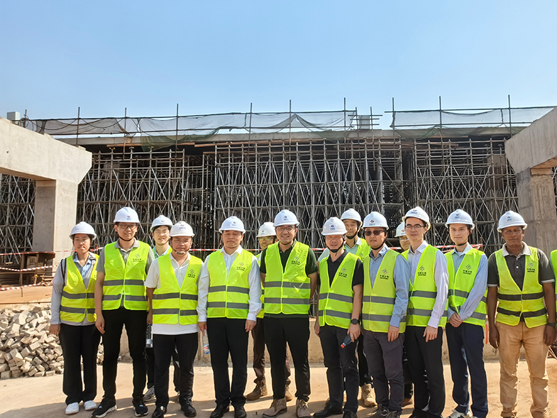 馬玉辛一行考察幾內亞邦貝德立交橋項目現場.jpg
